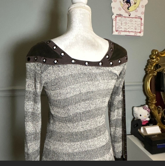 SALVAGE Subversive and Grunge Style Stripped Stuuded Long Sleeved Top. M - Picture 4 of 4